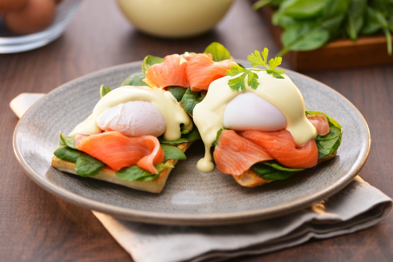 Eggs benedict with smoked salmon spinach updated